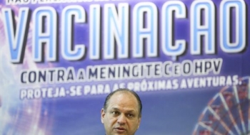 Governo quer vacinar 10 milhões de adolescentes contra meningite e HPV